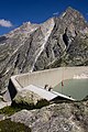 La diga con il lago in parte svuotato