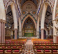 Arhitectura istoricistă (în cazul ăsta neogotică) - Interiorul Bisericii Tuturor Sfinților (Londra), 1850-1859, de William Butterfield