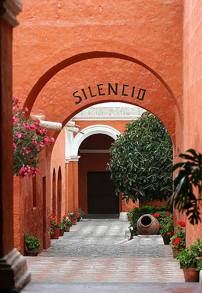 File:Alley Monastery Santa Catalina Arequipa Peru.jpg