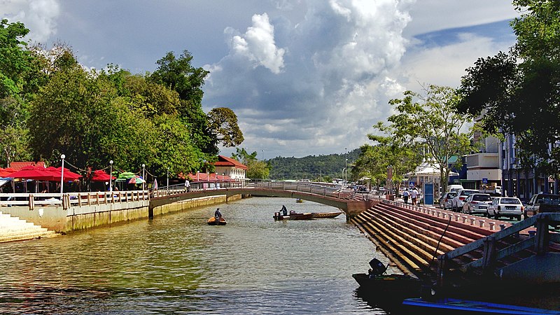 File:Along the canal Brunei. (14324782206).jpg