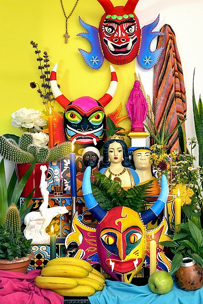 File:Altar Mestizo "Kunstinstallation" von Adelso Bausdorf.jpg