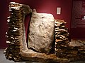 Deursteen van Dolmen de La Jacquille in het Musée des Beaux-Arts d'Angoulême