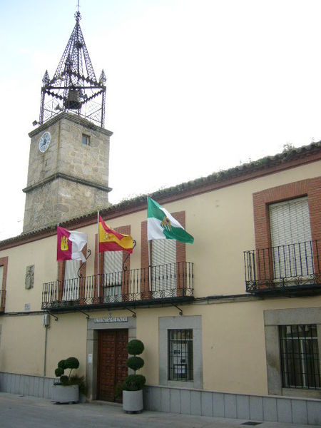 File:Ayuntamiento de Menasalbas.JPG