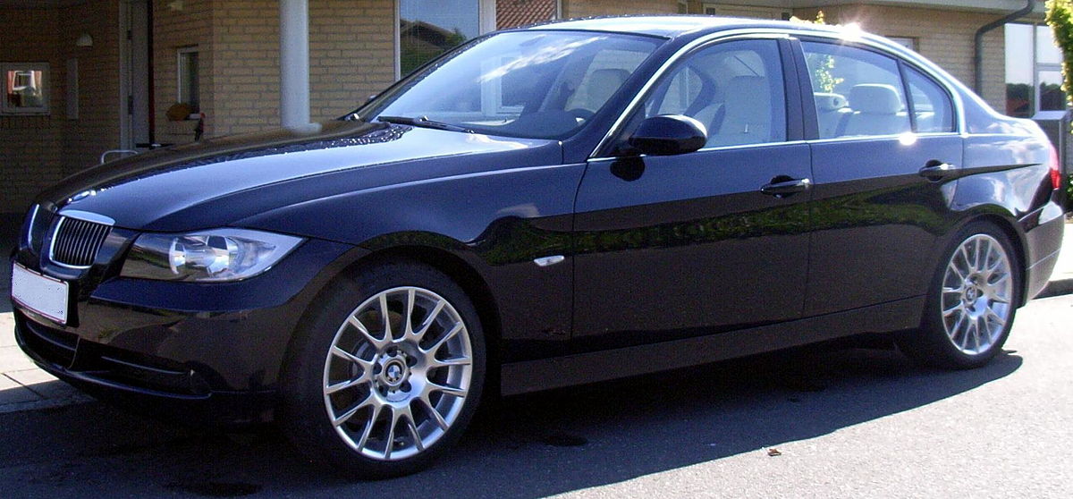 File:BMW 3er (E90) Facelift 20090720 front.JPG - Wikimedia Commons