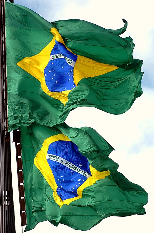 The flag being replaced in a monthly ceremony held at the Praça dos Três Poderes (Three Powers Plaza) in Brasília
