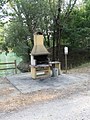 Uno dei barbecue presenti all'interno del parco