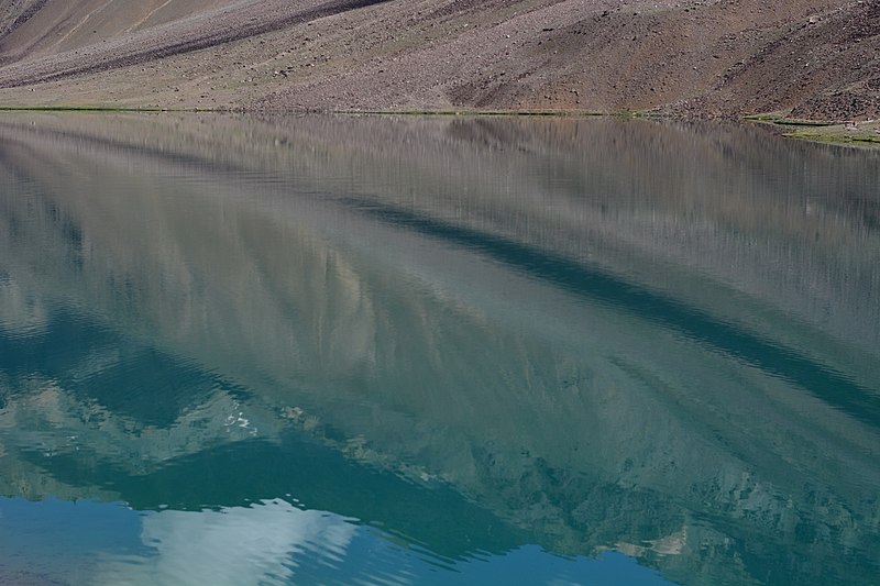 File:Beauty of Chandratal Lake 14.jpg