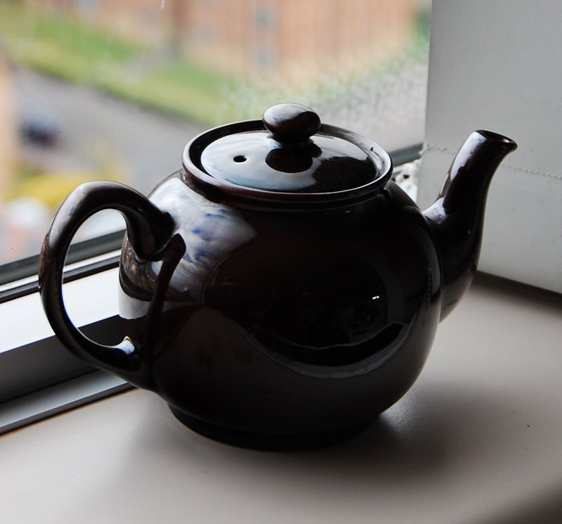 Insulated teapots for serving and storing hot beverages