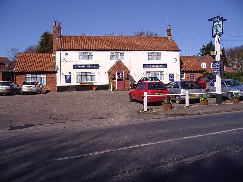 File:Bluebell public house, North Walsham, 25th March 2009.JPG