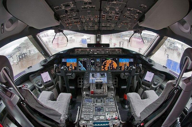 File:Boeing 787-8 N787BA cockpit.jpg