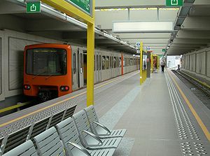 Brüksel metrosu Delacroix02.jpg