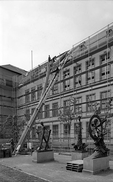 File:Bundesarchiv B 145 Bild-F088957-0003, Magdeburg, Bauarbeiten am Landtag.jpg