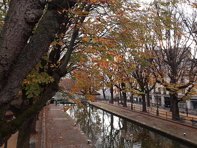 File:Canal Saint-Martin from Passerelle Bichat, Paris.jpg