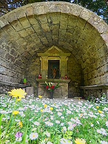 La cappella dell'Angelo Custode, patrono di Fondachelli Fantina festeggiato la seconda domenica di luglio, sul soprastante monte Tre Fontane