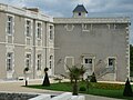 Vue sur les bâtiments du château de Tonnay-Charente datant de la période classique.