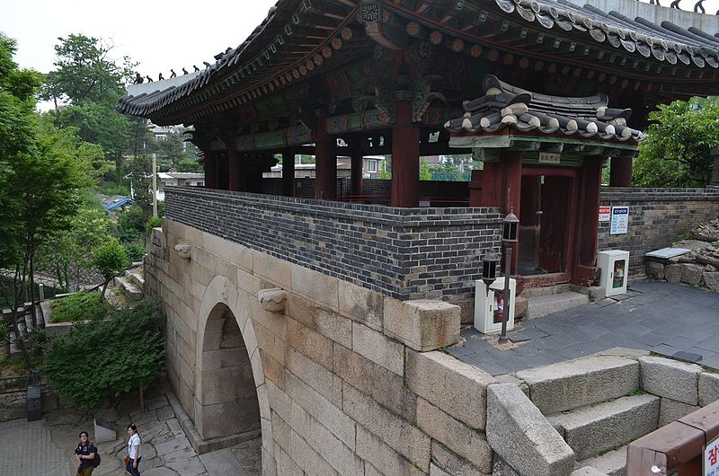 File:Changuimun Gate, rear view, Seoul, Korea.jpg