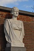 Charleroi - Parc Astrid - busto da Rainha Astrid - Victor Demanet 1937-01.jpg