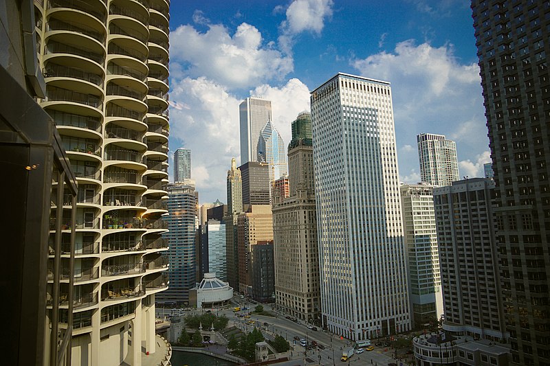 File:Chicago River & Marina City, Downtown Chicago, IL (20526493523).jpg