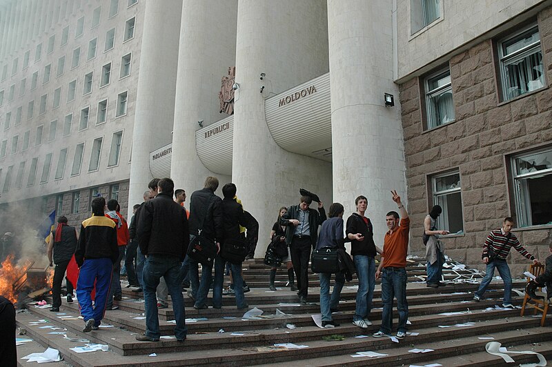 File:Chisinau riot 2009-04-07 05.jpg