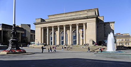 City Hall and Cenotaph, Barkers Pool