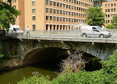 Clevertorbrücke Hannover Seite