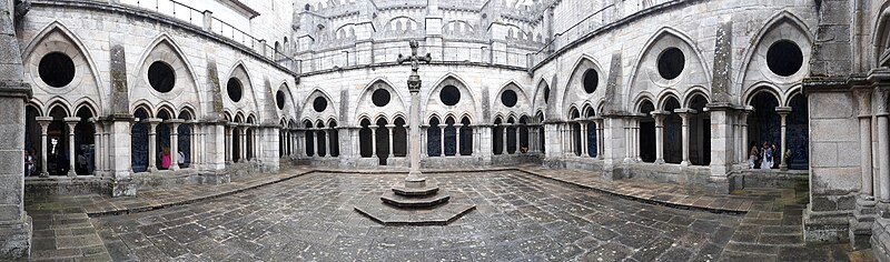 File:Cloister of Sé do Porto.jpg