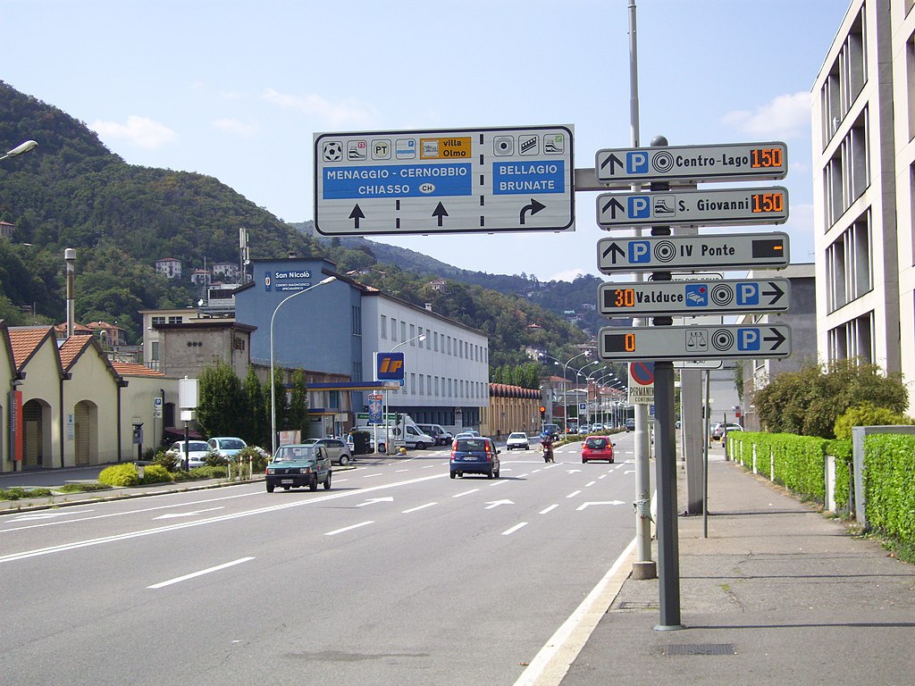 File:Como - viale Innocenzo XI.jpg - Wikimedia Commons