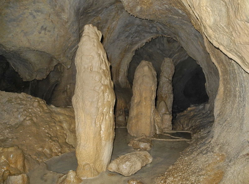 File:DALUIS Grotte Chat 23.JPG