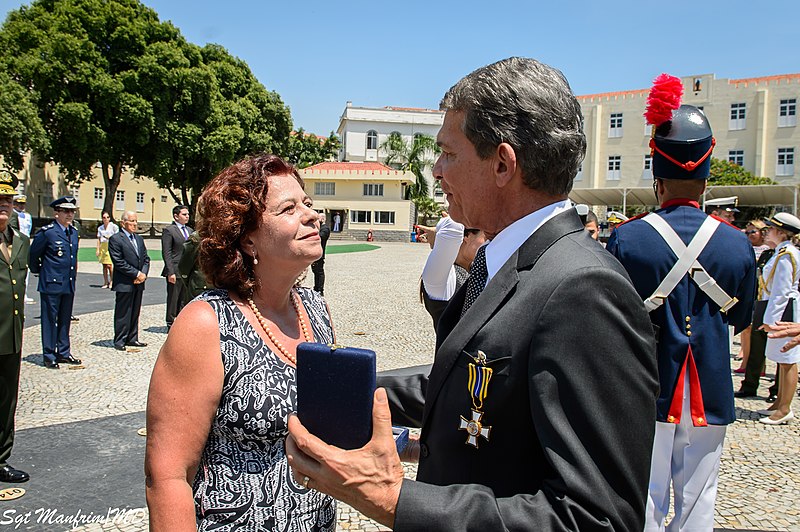 File:Defesa condecora civis e militares com a Medalha Mérito Desportivo Militar (26767071308).jpg