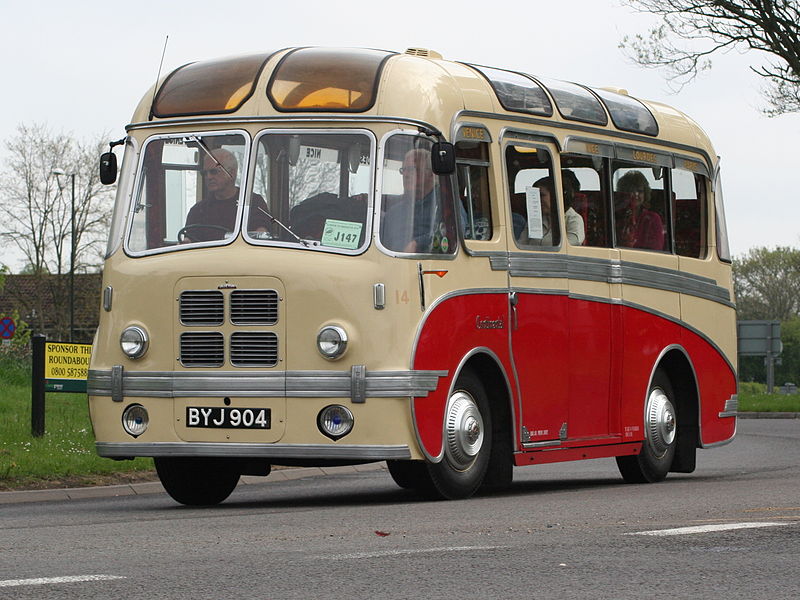 File:Dickson of Dundee coach 14 (BYJ 904), 2006 HCVS London to Brighton run.jpg