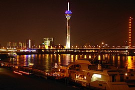 Duesseldorf riverside by night 01.jpg