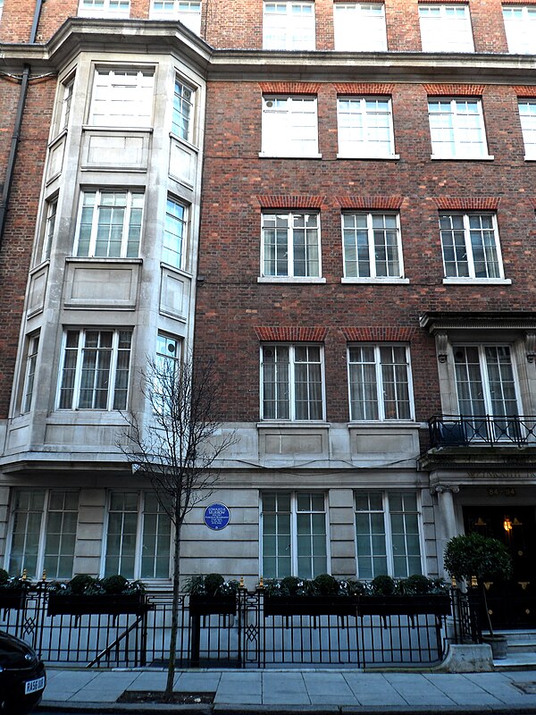 Murrow lived in a flat on Hallam Street, near Great Portland Street, in London during the War