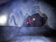 Interior de la cueva helada Eisriesenwelt.