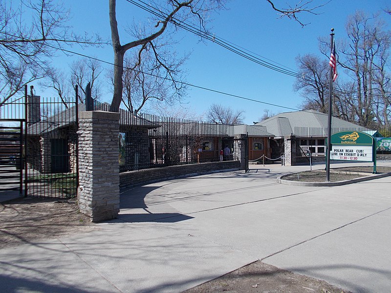 File:Entrance Court at Buffalo Zoo Apr 13.jpg