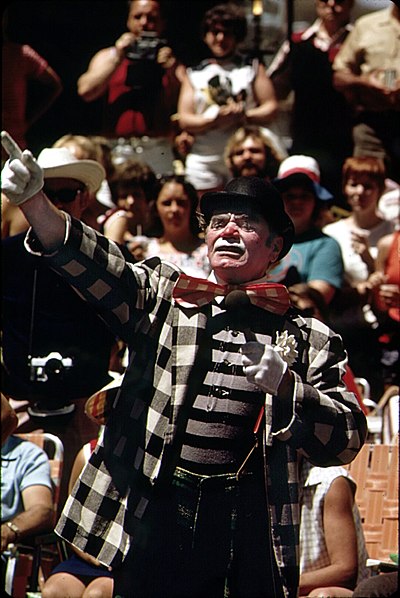 File:Ernest Borgnine (Old Milwaukee Days, June 1973).jpg