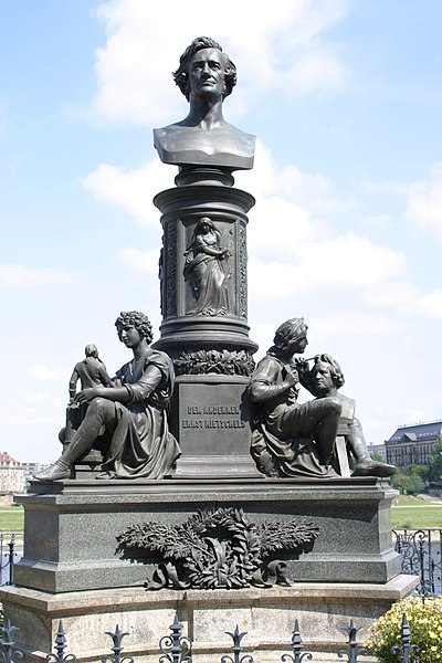 File:Ernst Rietschel Denkmal Dresden 2005-08-17.jpg