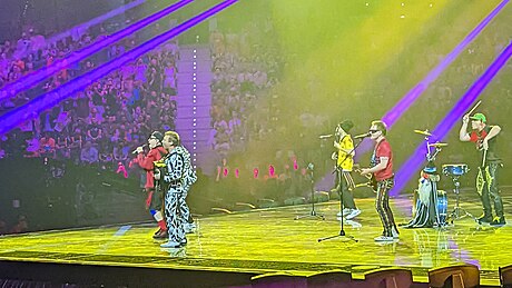 File:Eurovision 2022 - Semi-final 1 - Moldova - Zdob și Zdub & Advahov Brothers.jpg