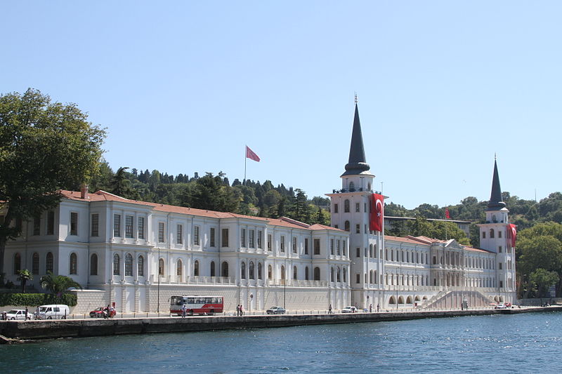 File:Exterior view of Kuleli Askeri Lisesi from the Bosphorus (1).jpg