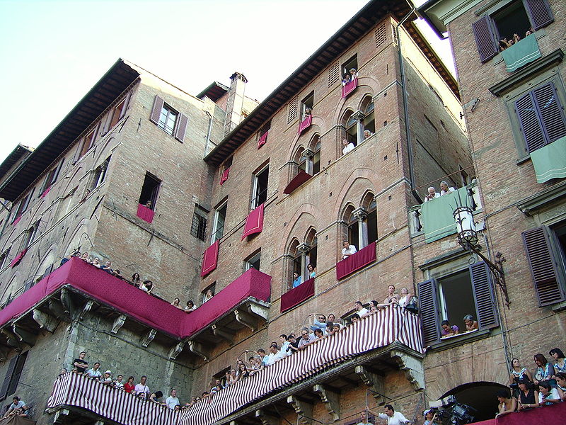 File:Finestre balconi sul Campo.jpg