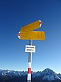 English: Fingerpost near Muchetta (Filisur / Bergün/Bravuogn, Grisons, Switzerland) Deutsch: Wegweiser in der Nähe vom Muchetta (Filisur / Bergün, Graubünden, Schweiz) Rumantsch: Mossaveisas ainten la vischinanza digl Muchetta (Filisour / Bravuogn, Grischun, Svizra) Italiano: Indicatori di direzione sul Muchetta (Filisur / Bergün, Grigioni, Svizzera