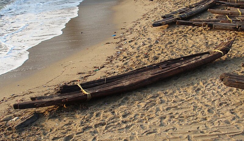 File:Fishing boats at the seashore.jpg