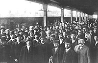 Členové rozpuštěné Dumy přicházejí do Vyborgu, 1906