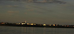 Fort Providence desde el río Mackenzie