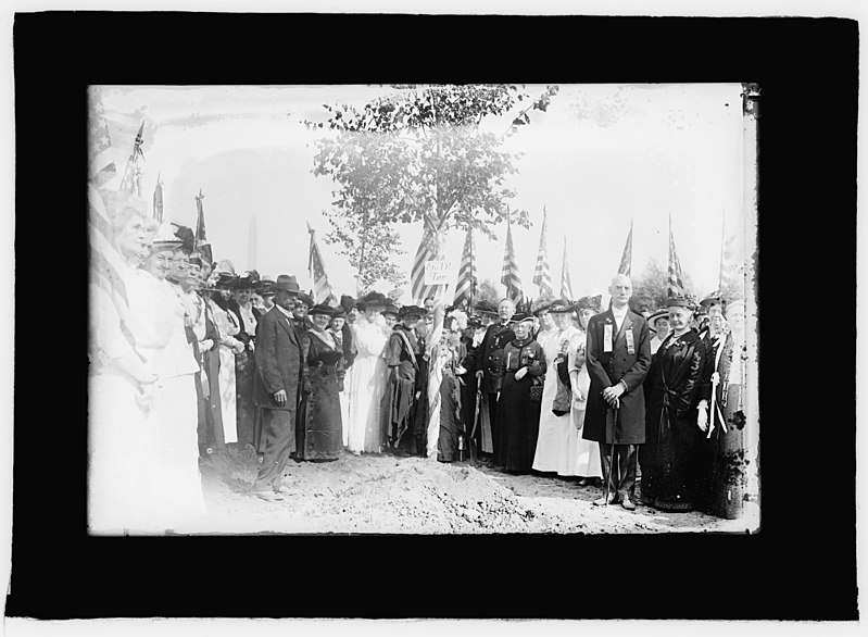 File:G.A.R. tree planting, Lincoln Memorial, (Washington, D.C.), Sept. 24, 1915 LCCN2016851217.jpg