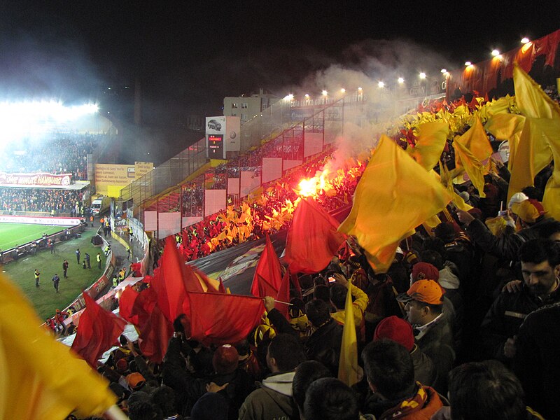 File:Galatasaray-hamburg 2009-4.jpg