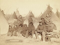 Indios lakota sobrevivientes de la masacre.