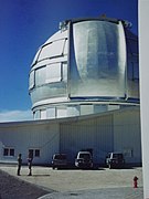 Foto do edifício Gran Telescopio Canarias de 10m em construção em março de 2003