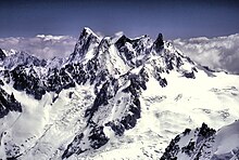 Il Gruppo delle Grandes Jorasses visto da La Vallée Blanche. In primo piano il Dente del Gigante.