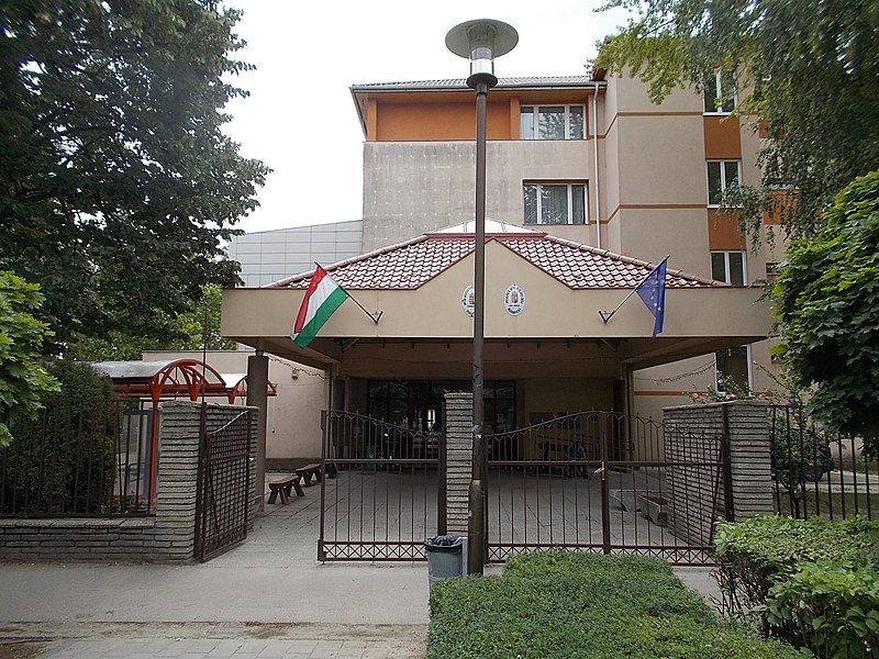 File:Grassalkovich elementary school, 2017 Soroksár.jpg