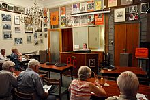Guy Van Looy presenting his multimedia blues presentation entitled 'Portraits in Blues 57; Het SPIVEY PLATENLABEL' (meaning The SPIVEY RECORD LABEL) at the Antwerp Jazz Club (AJC) (13 September 2016).jpg